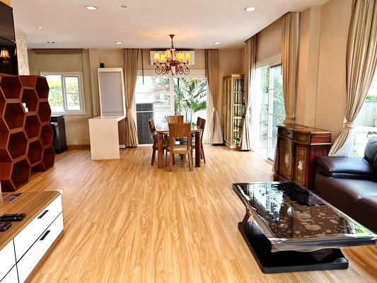 [ให้เช่า] FOR RENT THE CENTRO SUKHUMVIT 113 / 3 bedrooms 3 bathrooms / 52 Sqw. 180 Sqm. **50,000** CLOSE TO BTS SAMRONG