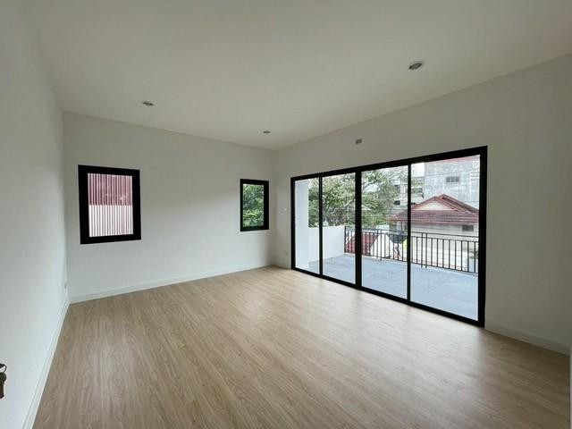ขาย บ้านเดี่ยว รีโนเวทใหม่ทั้งหลัง หมู่บ้านปรีชาล้ำเพชร รามคำแหง76 ใกล้รถไฟฟ้าสายสีส้ม ใกล้เดอะมอลล์บางกะปิ
