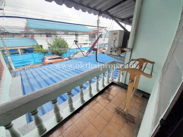 ทาวน์เฮ้าส์ 2 ชั้น หมู่บ้านลานทอง ติวานนท์-ปากเกร็ด นนทบุรี