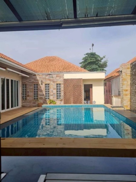 ให้เช่า(FOR RENT) บ้านหรูสุดคลาสสิคพร้อมสระว่ายน้ำ หมู่บ้านสินทวี บ้านฉาง ระยอง