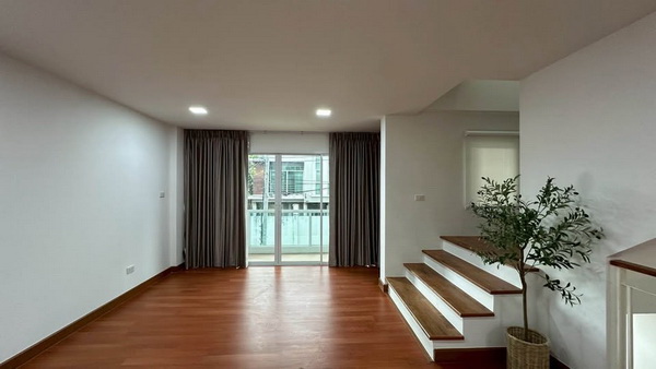 [ให้เช่า] FOR RENT MODERN LIFE ONNUT 46 / 3 bedrooms 4 bathrooms / 27 Sqw. 185 Sqm. **29,000** NEW HOUSE. CLOSE TO MRT SRINAKARINDRA 38