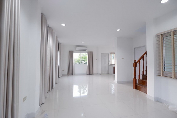 [ให้เช่า] FOR RENT NIRUN GRAND BANGNA / 3 bedrooms 2 bathrooms / 55 Sqw. 180 Sqm. **20,000** CLOSE TO HUACHIEW CHALERMPRAKIET UNIVERSITY