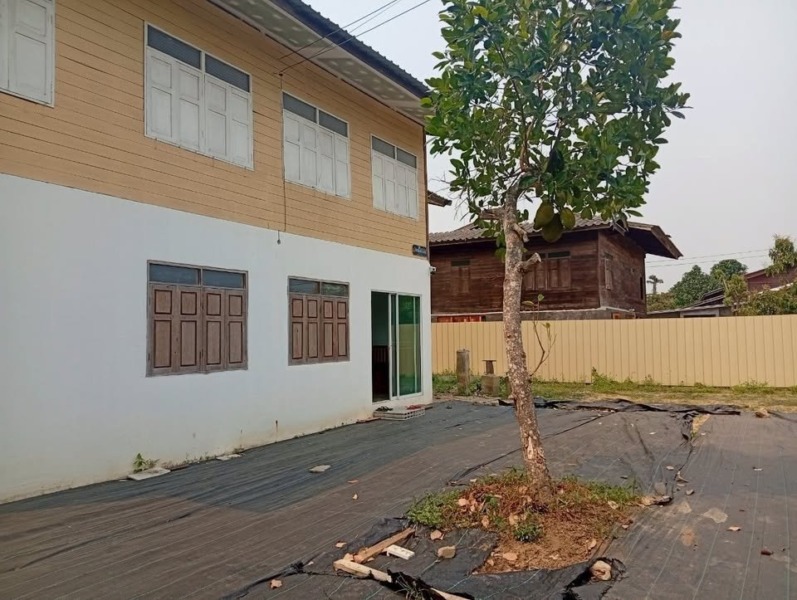ขายถูกมาก!! บ้านเดี่ยว 2 ชั้น รีโนเวทใหม่ ชั้้นล่างเป็นปูน ชั้นบนเป็นไม้สักทอง 123.5 ตร.ว. อ.เมือง จ.ลำพูน ใกล้ห้าง