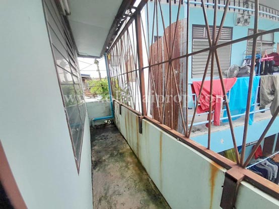 ทาวน์เฮ้าส์ 2 ชั้น หมู่บ้านลานทอง ติวานนท์-ปากเกร็ด นนทบุรี
