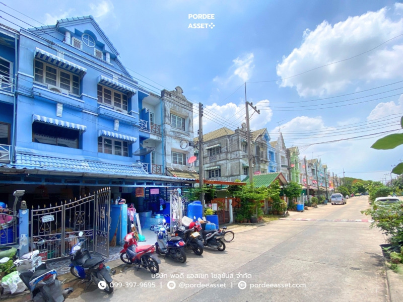 ทาวน์เฮ้าส์ 3 ชั้น หมู่บ้านลัลลี่วิลล์ ลำลูกกา-คลอง1 (ขนาด 21 ตร.ว.) ซอยบุญคุ้ม ปทุมธานี  : Lully Ville Lumlukka Khlong1