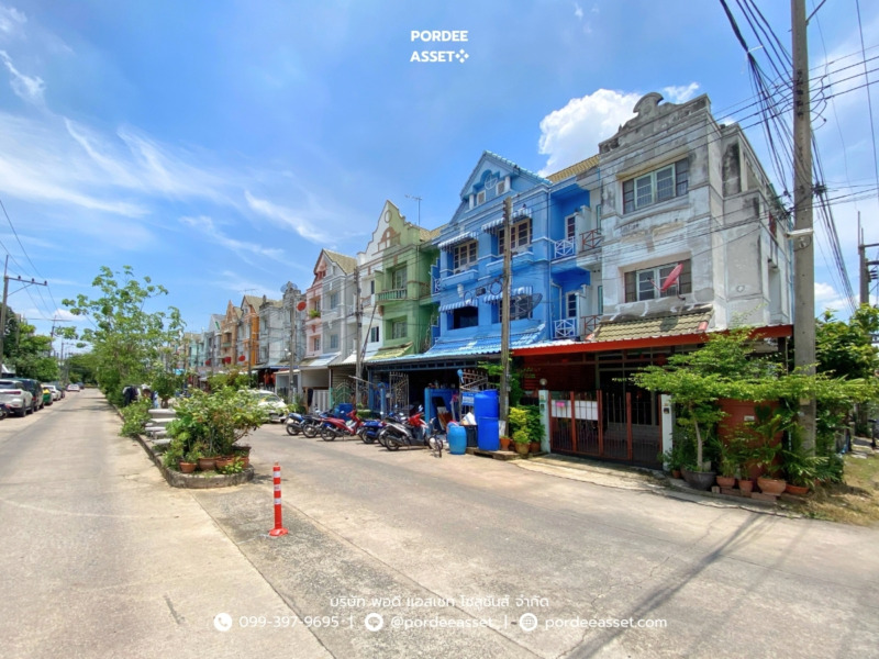 ทาวน์เฮ้าส์ 3 ชั้น หมู่บ้านลัลลี่วิลล์ ลำลูกกา-คลอง1 (ขนาด 21 ตร.ว.) ซอยบุญคุ้ม ปทุมธานี  : Lully Ville Lumlukka Khlong1
