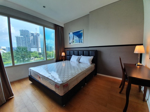 Spacious 1-Bedroom Condo on a Low Floor with a Stunning Swimming Pool View at Wind Ratchayothin