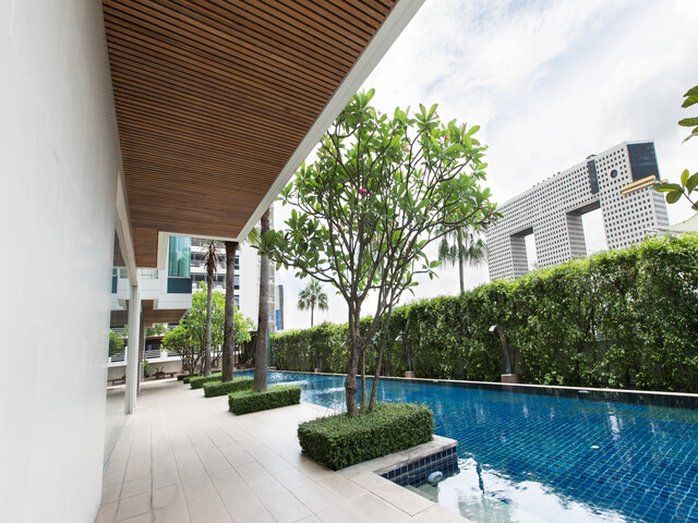 Spacious 1-Bedroom Condo on a Low Floor with a Stunning Swimming Pool View at Wind Ratchayothin