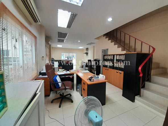 โฮมออฟฟิศ 4 ชั้น หมู่บ้านฉัตรหลวง 9 ถนนรังสิต-ปทุมธานี