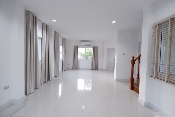[ให้เช่า] FOR RENT NIRUN GRAND BANGNA / 3 bedrooms 2 bathrooms / 55 Sqw. 180 Sqm. **20,000** CLOSE TO HUACHIEW CHALERMPRAKIET UNIVERSITY