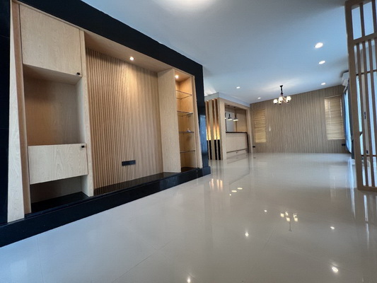 [ให้เช่า] FOR RENT BLUE LAGOON BANGNA – WONGWAEN / 3 bedrooms 4 bathrooms / 77 Sqw. 200 Sqm. **75,000** CLOSE TO RAMKHAMHAENG 2 UNIVERSITY