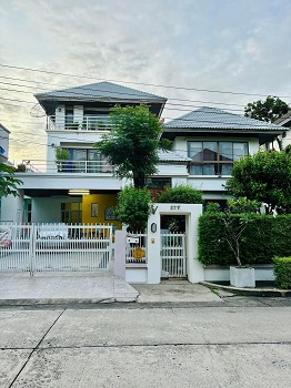 Exclusive! บ้านเดี่ยว 3 ชั้นหรู พร้อม ระเบียงพักผ่อนขนาดใหญ่ ใช้ทำโซนนั่งชิล จิบกาแฟ หรือปลูกต้นไม้ได้ ใจกลางหัวหมาก