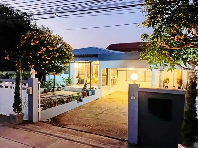 ให้เช่าบ้านเดี่ยว 102ตร.ว. อิมแพ็ค แจ้งวัฒนะ 30-38 เซ็นทรัลแจ้งวัฒนะ 2.3 กม.4นอน 2น้ำ 2คัน 3แอร์ รถไฟฟ้าเมืองทองธานี500ม