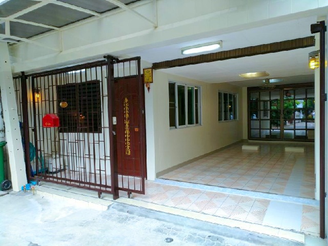MRT คลองเตย 1.2กม.ทาวน์เฮ้าส์ 2 ชั้น ให้เช่า 20 ตร.วา. 160 ตร.ม. 4 นอน เซนต์แอนดรูว์ส สุขุมวิท 4.7 กม. อาคารมาลีนนท์ 2.6