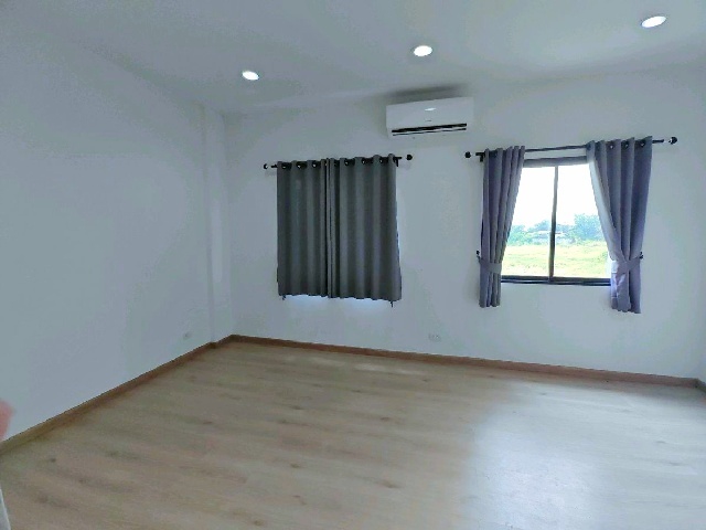เทพรักษ์ MRTลาดปลาเค้า 2.2 กม.ม.นอร์ทกรุงเทพ 1.7 กม. ให้เช่าทาวน์โฮม 3ชั้น 4นอน 3น้ำ ทำเลดี ย่านพหลโยธิน รามอินทรา