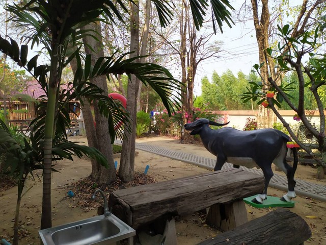 ขายที่ดิน 3 ไร่ อ.ดอนเจดีย์ จ.สุพรรณบุรี พร้อมสิ่งปลูกสร้าง รีสอร์ท 14 หลัง