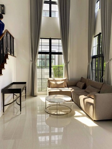 ให้เช่า บ้านหรูพร้อมอยู่ ใกล้ BTS สวนหลวง ร.9 Palazzo Srinakarin บ้านหรู พร้อมอยู่