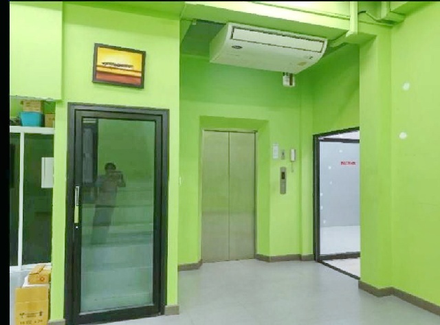 สุขุมวิท71 ปรีดี มีลิฟท์ในตัว BTS พระโขนง 900ม.ให้เช่าโฮมออฟฟิศ 3 ชั้น รร.นานาชาติเซนต์แอนดรูว์ 1.2 กม.3 ออฟฟิศ 2 น้ำ