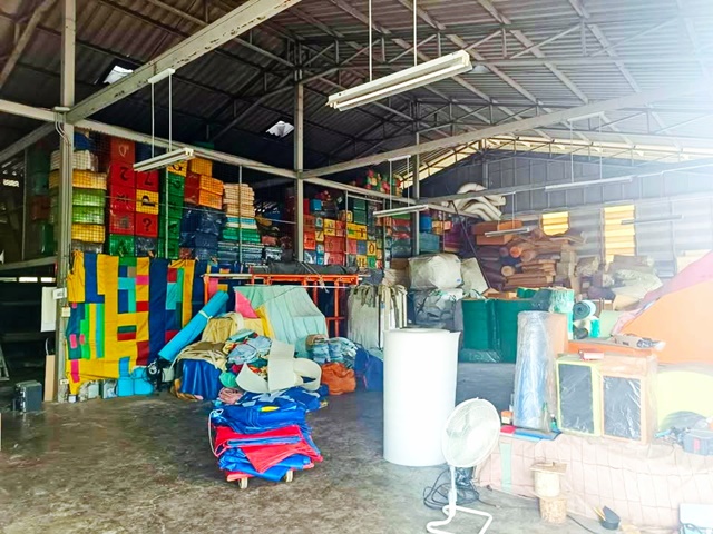 รถไฟฟ้า ตลาดมีนบุรี 1.5 กม. ให้เช่าด่วน อาคารพาณิชย์ 3ชั้น และ โกดัง รวม 1382ตรม. บนพื้นที่ 1 ไร่ ย่านมีนบุรี