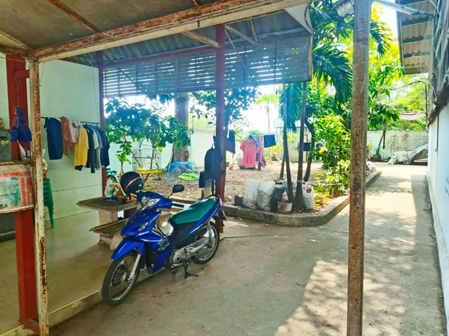 รถไฟฟ้า ตลาดมีนบุรี 1.5 กม. ให้เช่าด่วน อาคารพาณิชย์ 3ชั้น และ โกดัง รวม 1382ตรม. บนพื้นที่ 1 ไร่ ย่านมีนบุรี