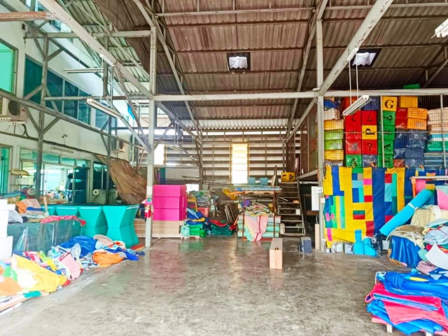 รถไฟฟ้า ตลาดมีนบุรี 1.5 กม.ให้เช่าด่วน อาคารพาณิชย์ 3ชั้น และ โกดัง รวม 1390ตรม.บนพื้นที่ 1 ไร่ ย่านมีนบุรี