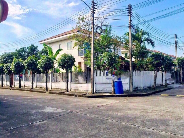 ขายบ้านเดี่ยวหลังริม 97 ตรว. บ้านพรทวีวิวสวน ติดถนนพุทธมณฑล สาย5 ทำเลดี ราคาสุดคุ้ม