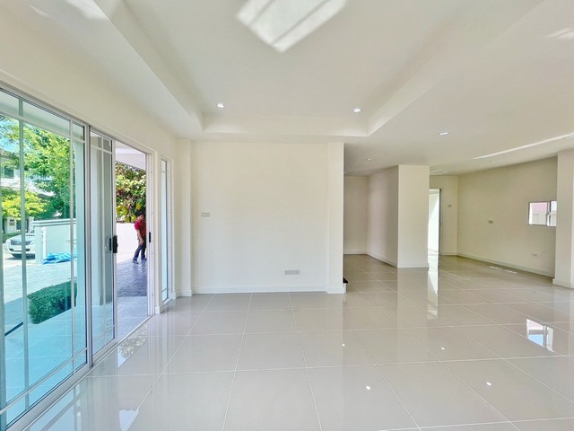 บ้านเดี่ยว รีโนเวทใหม่ บ้านสีวลี ปิ่นเกล้า-สาทร ติดถนนราชพฤกษ์ หลังริม สไตล์โมเดิร์น หรูหรา ด้วยวัสดุเกรดพรีเมี่ยม