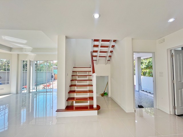 บ้านเดี่ยว รีโนเวทใหม่ บ้านสีวลี ปิ่นเกล้า-สาทร ติดถนนราชพฤกษ์ หลังริม สไตล์โมเดิร์น หรูหรา ด้วยวัสดุเกรดพรีเมี่ยม