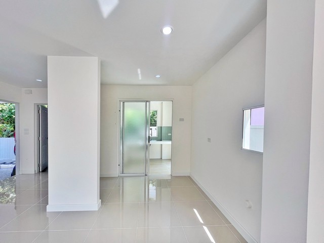 บ้านเดี่ยว รีโนเวทใหม่ บ้านสีวลี ปิ่นเกล้า-สาทร ติดถนนราชพฤกษ์ หลังริม สไตล์โมเดิร์น หรูหรา ด้วยวัสดุเกรดพรีเมี่ยม Land