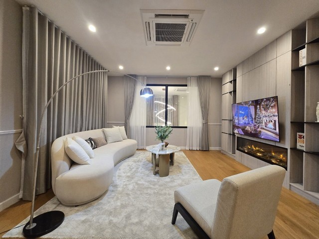 แซงค์ รอยัล กรุงเทพกรีฑา CINQ ROYAL Krungthep Kreetha บ้านหรู พร้อมอยู่
