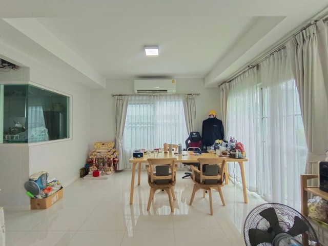 บ้านเดี่ยว สีวลี ศรีนครินทร์-ร่มเกล้า บ้านสวยพร้อมอยู่ บ้านเดี่ยว 2 ชั้น สไตล์ Cottage