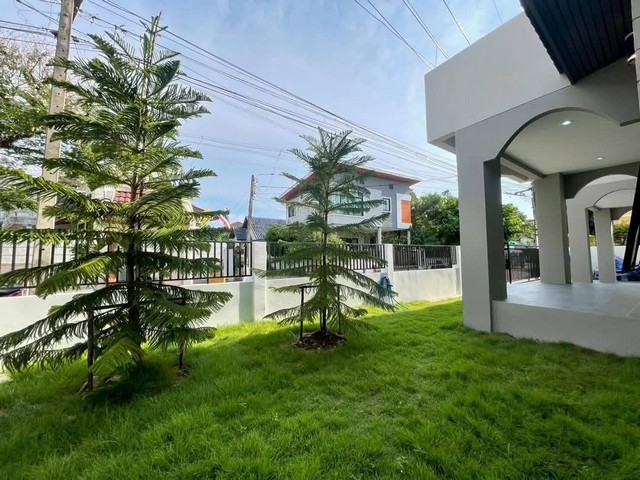 หมู่บ้านปรีชาล้ำเพชร รามคำแหง 76 บ้านสวยพร้อมอยู่ บ้านเดี่ยว 2 ชั้น (หน้าบ้านใต้)
