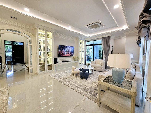 ขายบ้านเดี่ยว 2 ชั้น นันทวันพระรามเก้า-กรุงเทพกรีฑาตัดใหม่ เนื้อที่ 170 ตร.ว. บ้านติดเลคและสวน ไม่ตรงกับบ้านอื่น