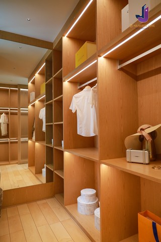 ขายโฮมออฟฟิศ 4 ชั้น Me-I Avenue Srinakarin เนื้อที่ 46 ตร.ว. พร้อมลิฟท์ ใกล้ซีคอนสแควร์