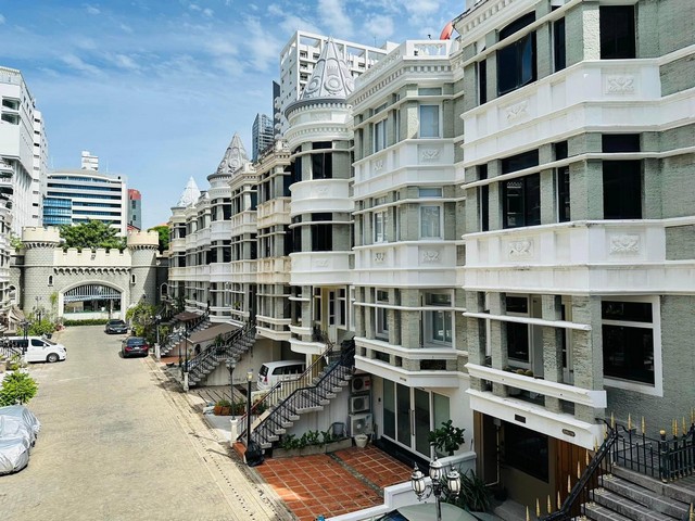 ขายบ้าน 4 ชั้น ชิชาคาสเซิล สุขุมวิท 31 เนื้อที่ 31 ตร.ว. ทำเลดีอโศก-พร้อมพงษ์ ด่วน ราคาพิเศษ
