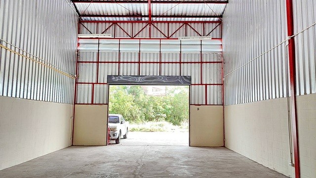 เหลือ หลังสุดท้าย โกดัง โรบินสัน ทางด่วนศรีสมาน 90บาทต่อตรม. นานาชาติ ฮาร์โรว์ กรุงเทพฯ 200 ตรม.วัดสีกัน ดอนเมือง