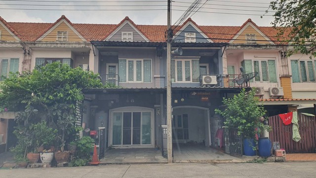 ทาวน์เฮาส์อู่ทองเพลส5 ลำลูกกา คูตน บ้านสวย พร้อมอยู่ ในราคาโดน