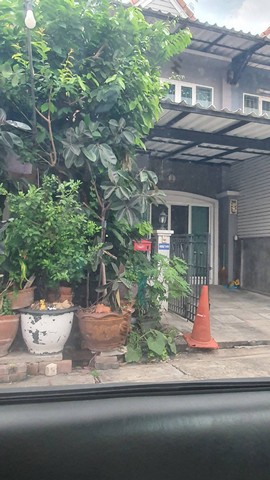 ทาวน์เฮาส์อู่ทองเพลส5 ลำลูกกา คูตน บ้านสวย พร้อมอยู่ ในราคาโดน