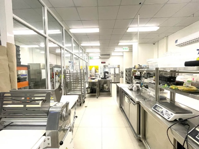 BTS ทองหล่อ 900ม. เซ้ง-เช่า Cloud Kitchen 2 ชั้น 400 ตร.ม. 100 ตร.วา. 5นอน 5น้ำ รร.นานาชาติ บางกอกเพรพ 0.5 กม.ทำเลดี ครั