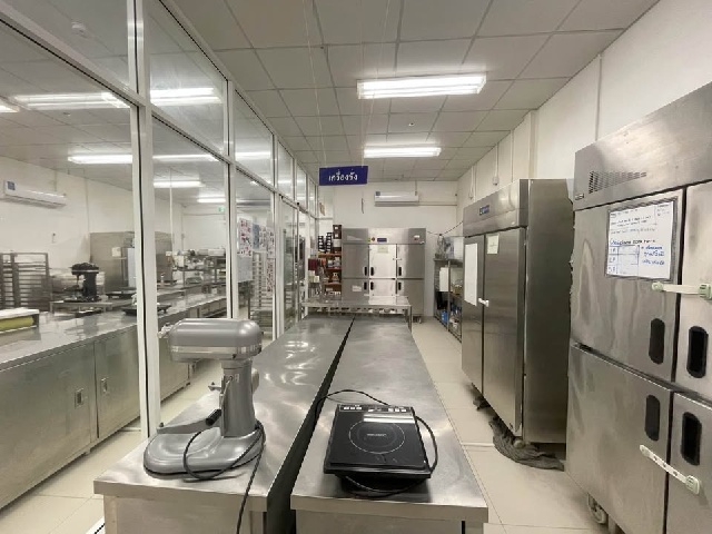 BTS ทองหล่อ 900ม. เซ้ง-เช่า Cloud Kitchen 2 ชั้น 400 ตร.ม. 100 ตร.วา. 5นอน 5น้ำ รร.นานาชาติ บางกอกเพรพ 0.5 กม.ทำเลดี ครั