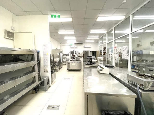 BTS ทองหล่อ 900ม. เซ้ง-เช่า Cloud Kitchen 2 ชั้น 400 ตร.ม. 100 ตร.วา. 5นอน 5น้ำ รร.นานาชาติ บางกอกเพรพ 0.5 กม.ทำเลดี ครั