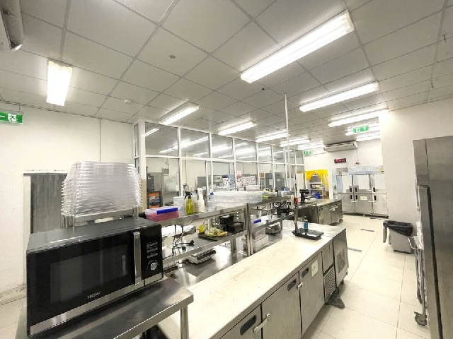 ทำเลดี ครัวกลาง BTS ทองหล่อ 900ม. เซ้ง-เช่า Cloud Kitchen 2 ชั้น 402ตร.ม. 102ตร.วา. 5นอน 5น้ำ รร.นานาชาติ บางกอกเพรพ 0.5