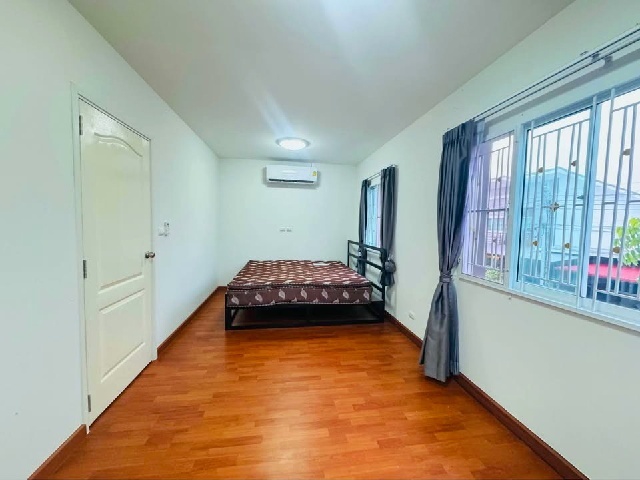 รร.สารสาสน์วิเทศบางบัวทอง 4.1 กม.4 นอน บ้านเดี่ยว 2 ชั้น 50 ตร.วา. 200 ตร.ม. สะอาด สะดวก ปลอดภัย 2 น้ำ