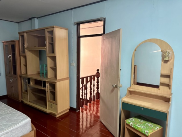 บ้านเดี่ยว 2 ชั้น 45 ตร.วา.200 ตร.ม.2 น้ำ 3 แอร์ ย่านรัชดา ห้วยขวาง พร้อมเฟอร์ รร.นานาชาติเคไอเอส 900 ม.4 นอน
