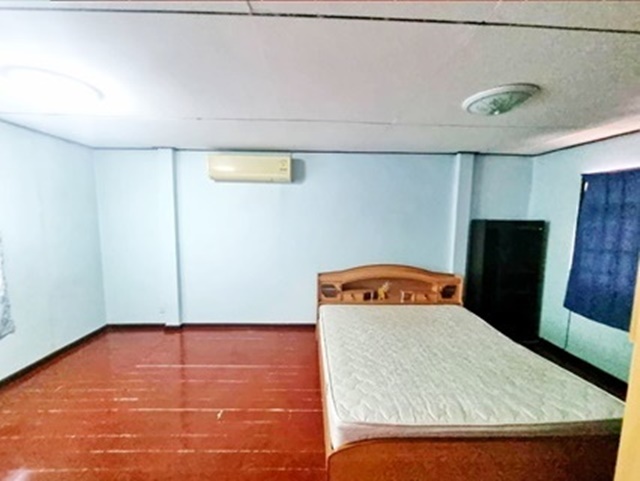 ย่านรัชดาบ้านเดี่ยว 2 ชั้น 45 ตร.วา.200 ตร.ม.2 น้ำ 3 แอร์ ห้วยขวาง พร้อมเฟอร์ รร.นานาชาติเคไอเอส 900 ม.4 นอน