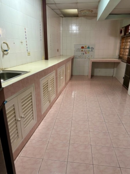 ย่านรัชดาบ้านเดี่ยว 2 ชั้น 45 ตร.วา.200 ตร.ม.2 น้ำ 3 แอร์ ห้วยขวาง พร้อมเฟอร์ รร.นานาชาติเคไอเอส 900 ม.4 นอน