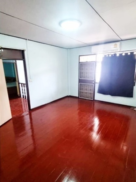 ย่านรัชดาบ้านเดี่ยว 2 ชั้น 45 ตร.วา.200 ตร.ม.2 น้ำ 3 แอร์ ห้วยขวาง พร้อมเฟอร์ รร.นานาชาติเคไอเอส 900 ม.4 นอน