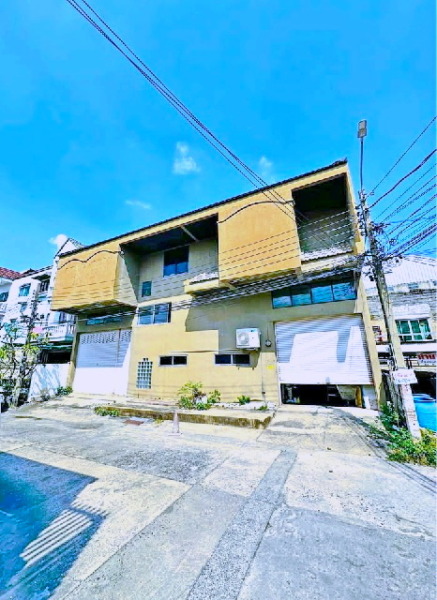 ซ.ลาดพร้าววังหิน 4-12 MRT โชคชัย4 1.2 กม.ให้เช่าอาคารพาณิชย์ 2 ชั้น 2คูหาตีทะลุกัน 55ตร.วา.455 ตร.ม. 4นอน 2น้ำ ม.ราชภัฏจ