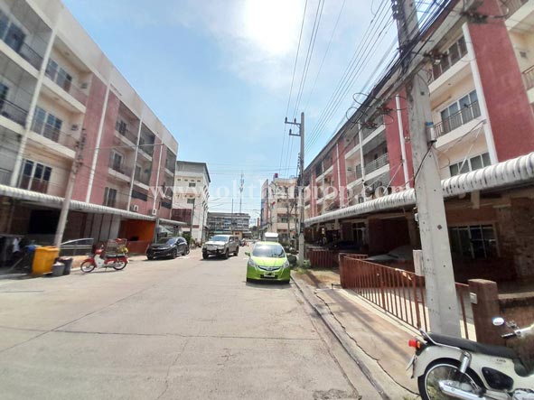 โฮมออฟฟิศ 4 ชั้น หมู่บ้านฉัตรหลวง 9 ถนนรังสิต-ปทุมธานี