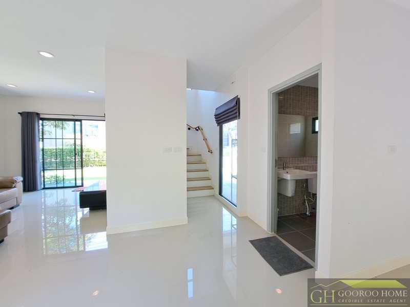 ขายบ้านเดี่ยว 2 ชั้น ม.เพฟ มอเตอร์เวย์ – ฉะเชิงเทรา เนื้อที่ 66 ตรว 3นอน 2น้ำ ใกล้วิทยาลัยเทคนิคจุฬาภรณ์ สภาพใหม่มาก คุ้